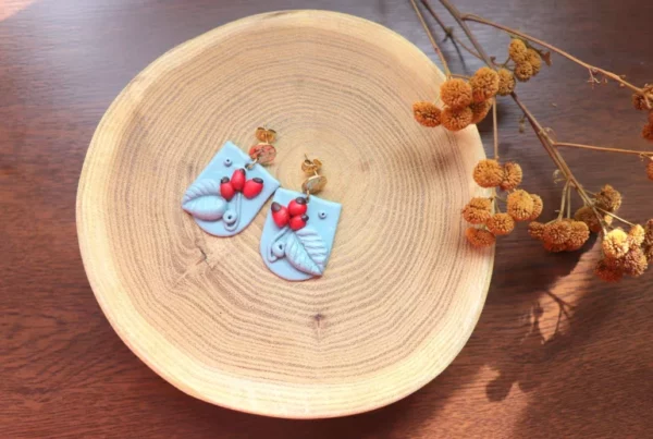 visiace handmade náušnice so vzorom šípok chirurgická oceľ miniberry